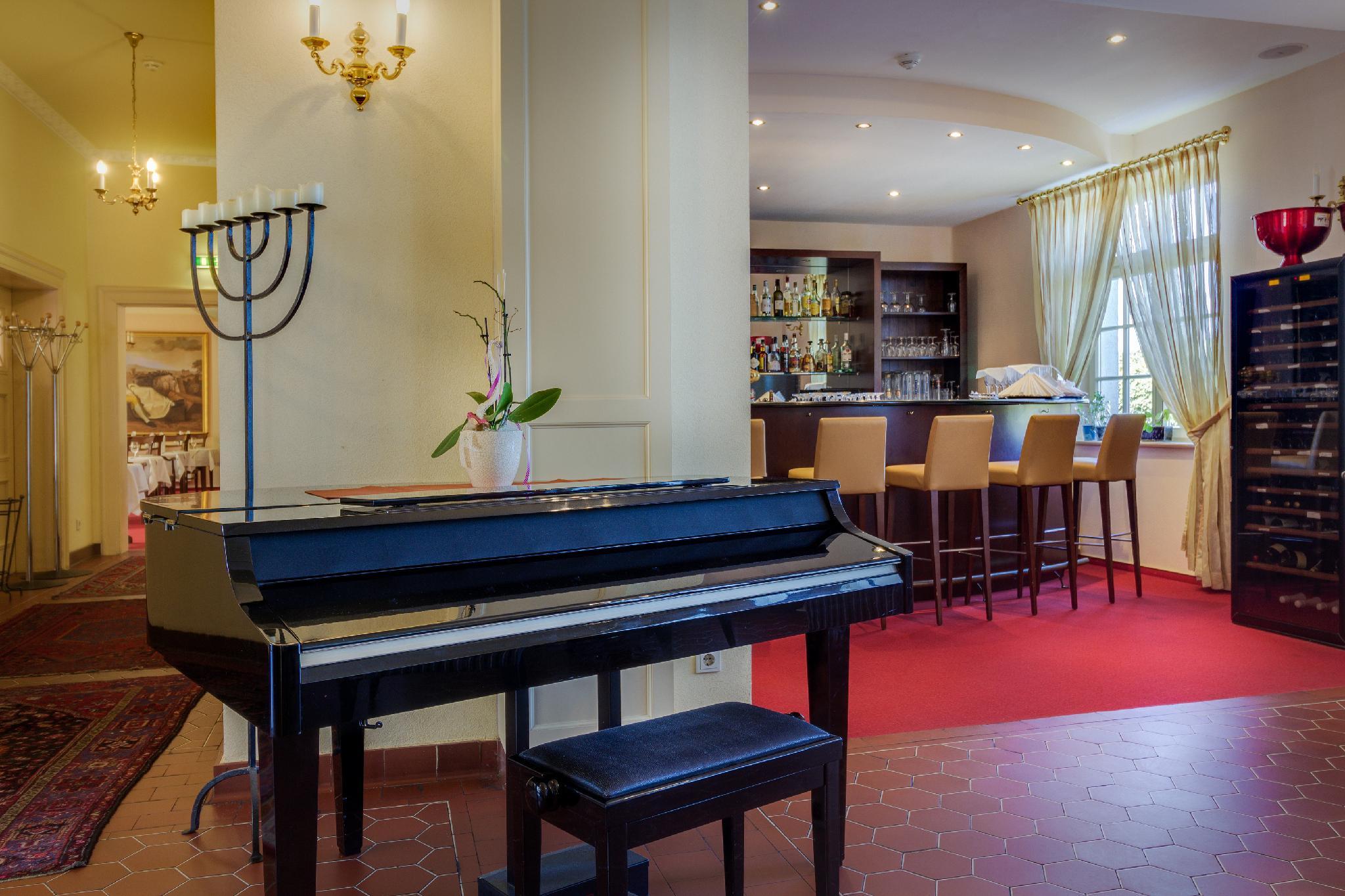 Seehotel Grossraeschen 1/32