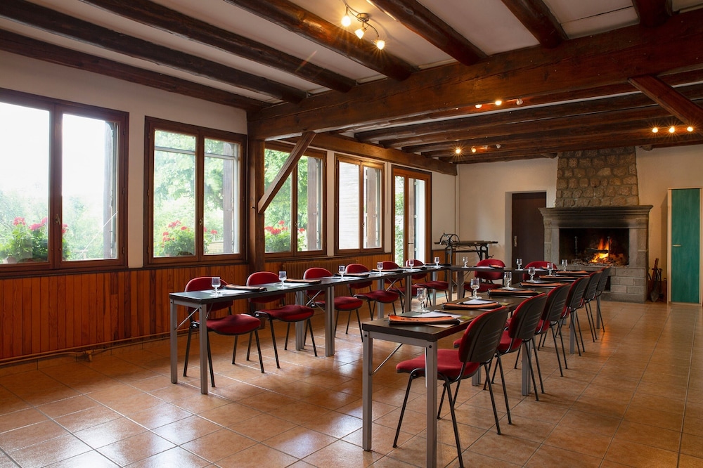 Hotel The Originals Super-Besse Est Auberge de la Petite Ferme 29/31