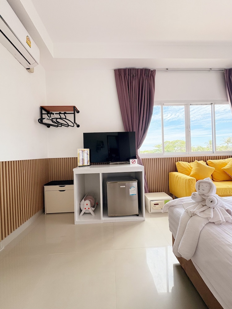 Kata Beachwalk Hotel And Bungalows 32/74