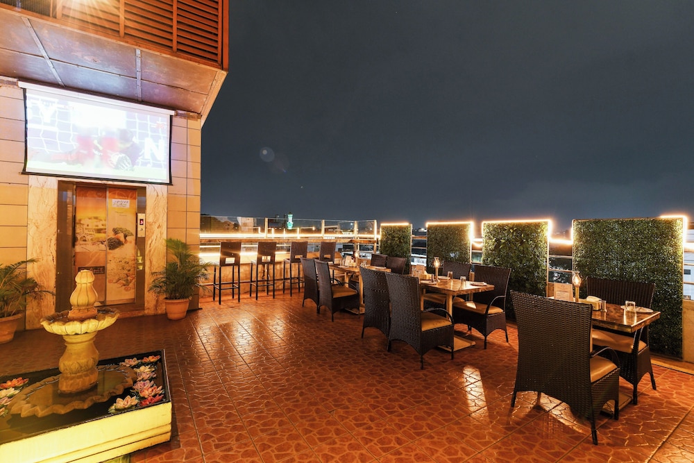 HOTEL ROOPA 41/63