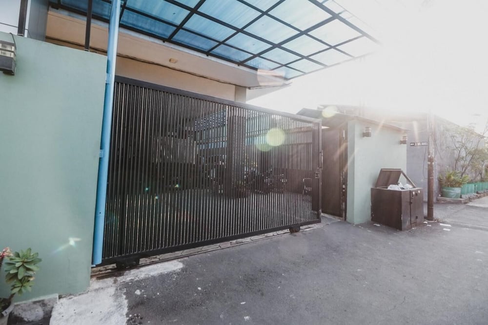 Reddoorz Plus Near Semanggi 8/30