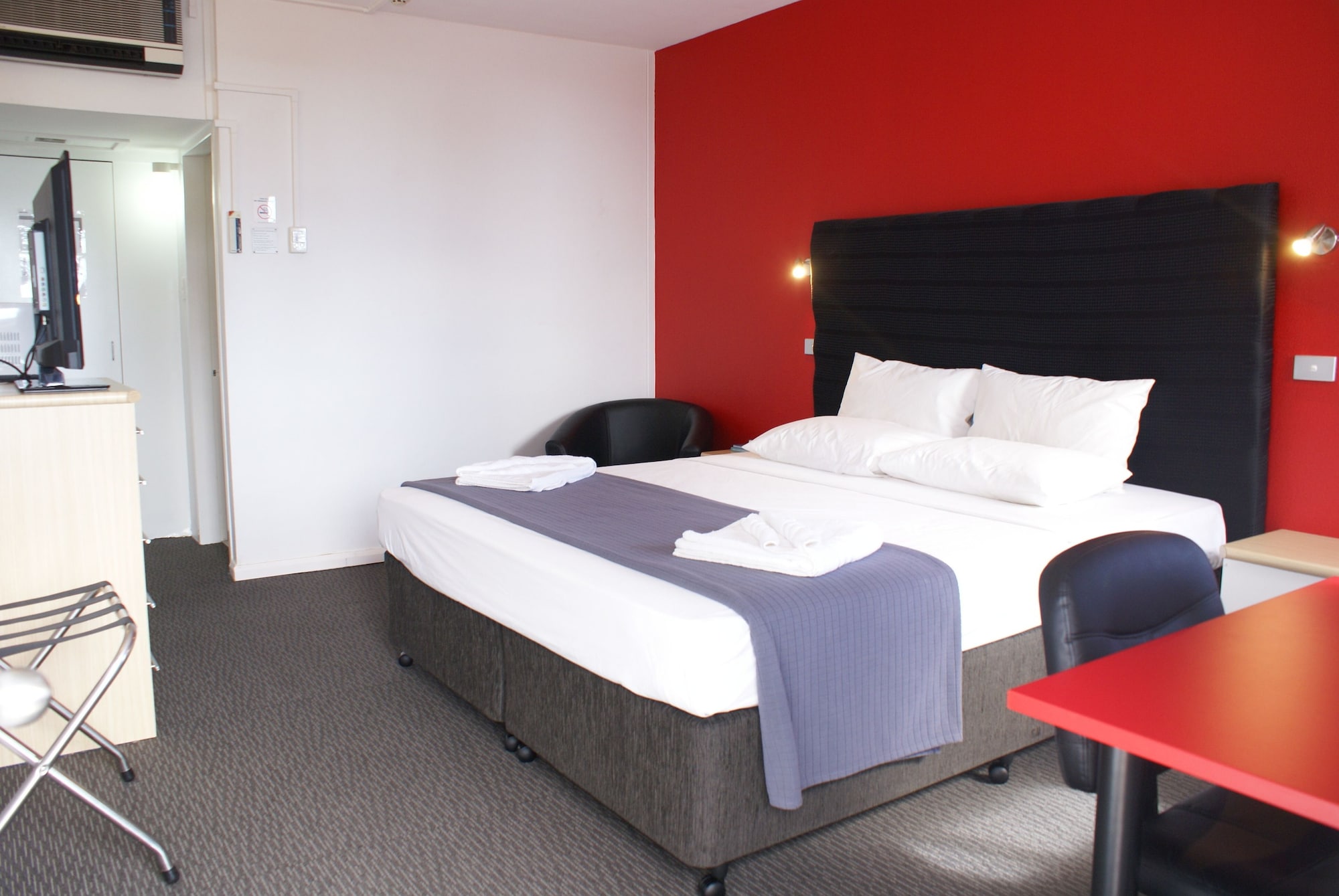 ROOM, KING BED