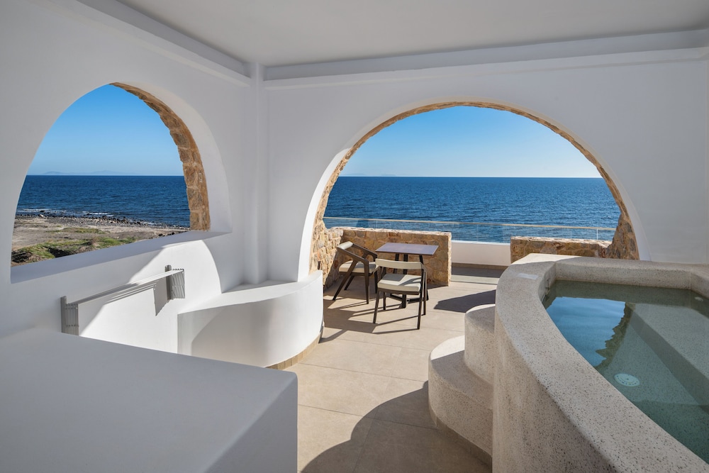 Aelia Luxury Suites 32/50