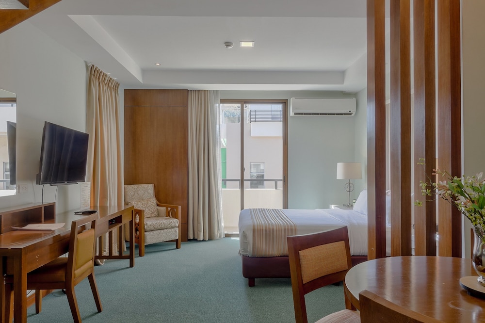 Mansion Garden Hotel 63/73