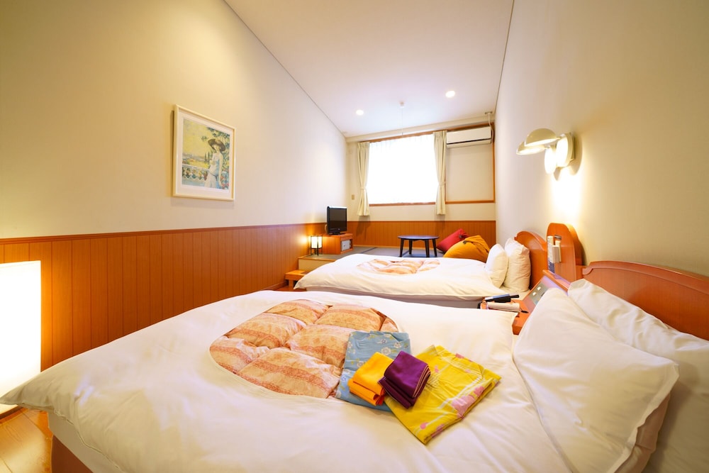 DELUXE, TWIN BEDS, TATAMI