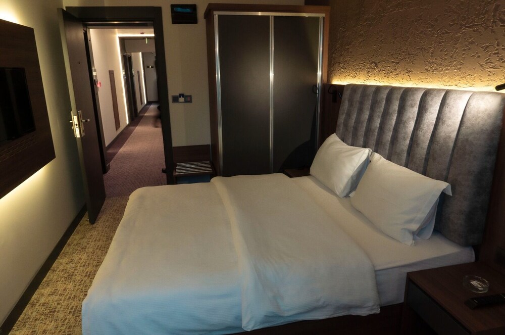 KIRCI HOTEL 11/48