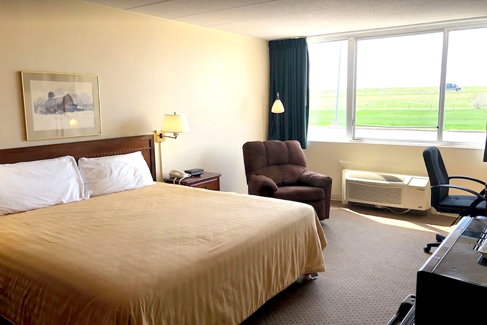Norwood Inn And Suites 4/17