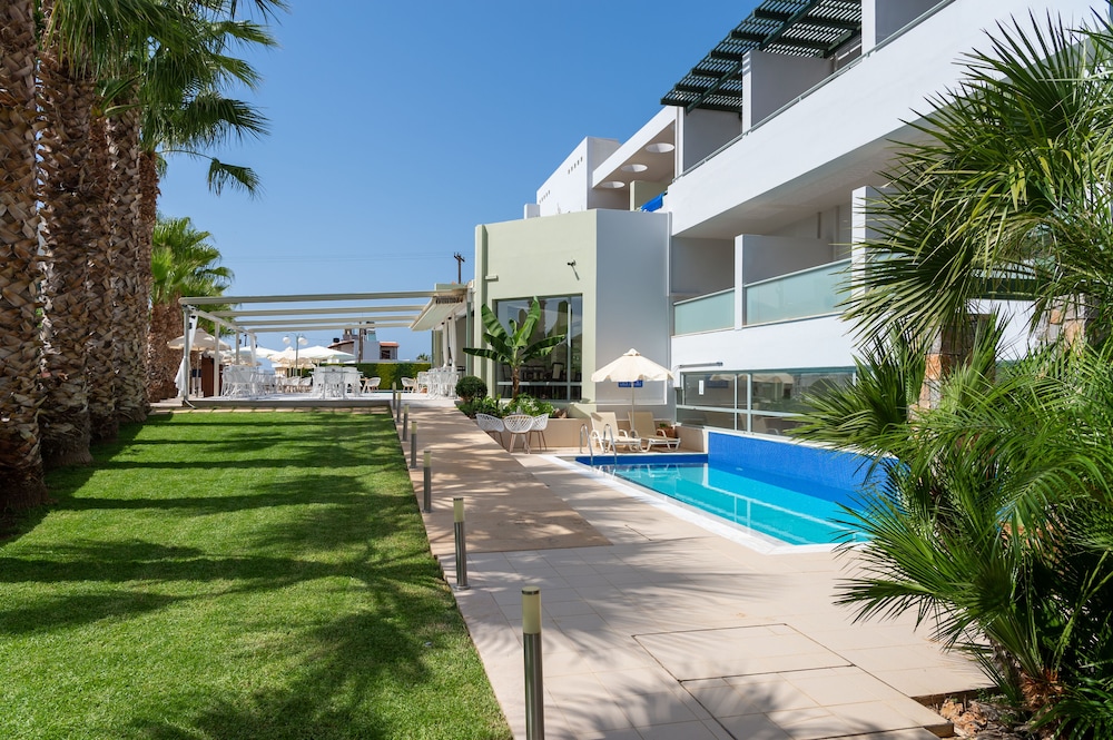 Angela Suites Boutique Hotel 53/61
