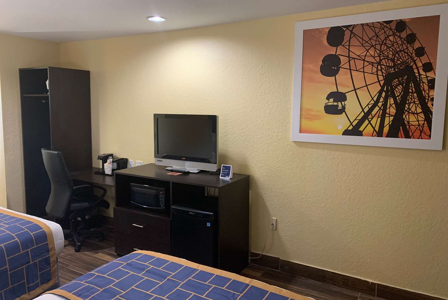 Days Inn And Suites By Wyndham Tampa Raymond James Stadium 47/51