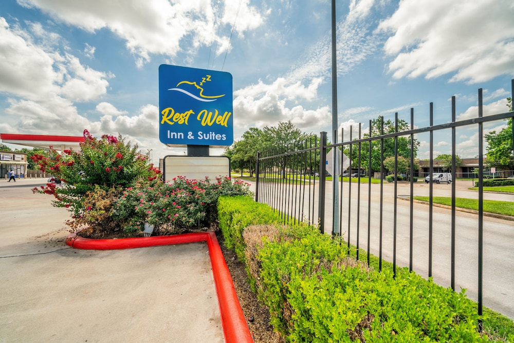 Restwell Inn Suites Houston 23/45