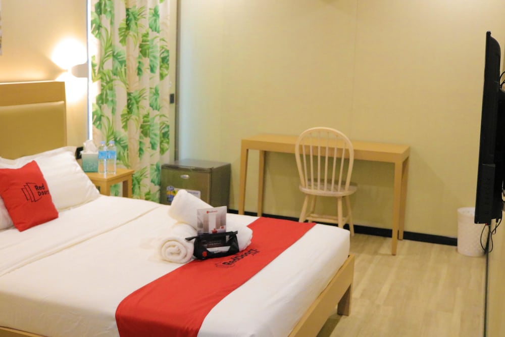Reddoorz Plus As Fortuna Cebu 20/65
