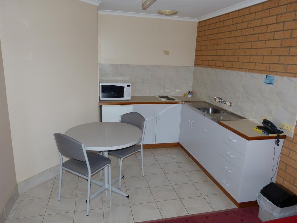Blue Whale Motor Inn and Apartments 44/55