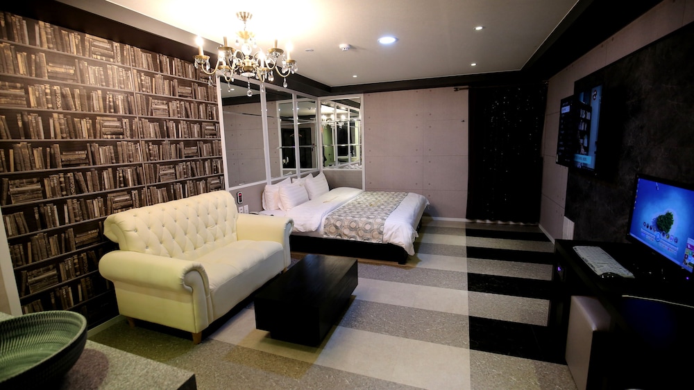Elga Hotel 39/67