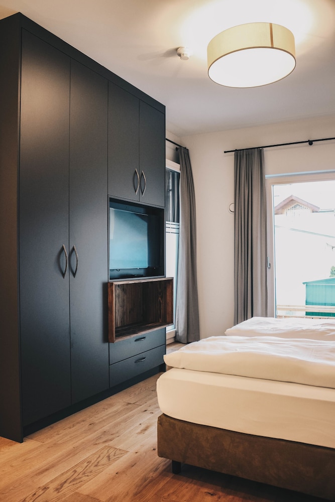 DELUXE, SUITE, BALCONY