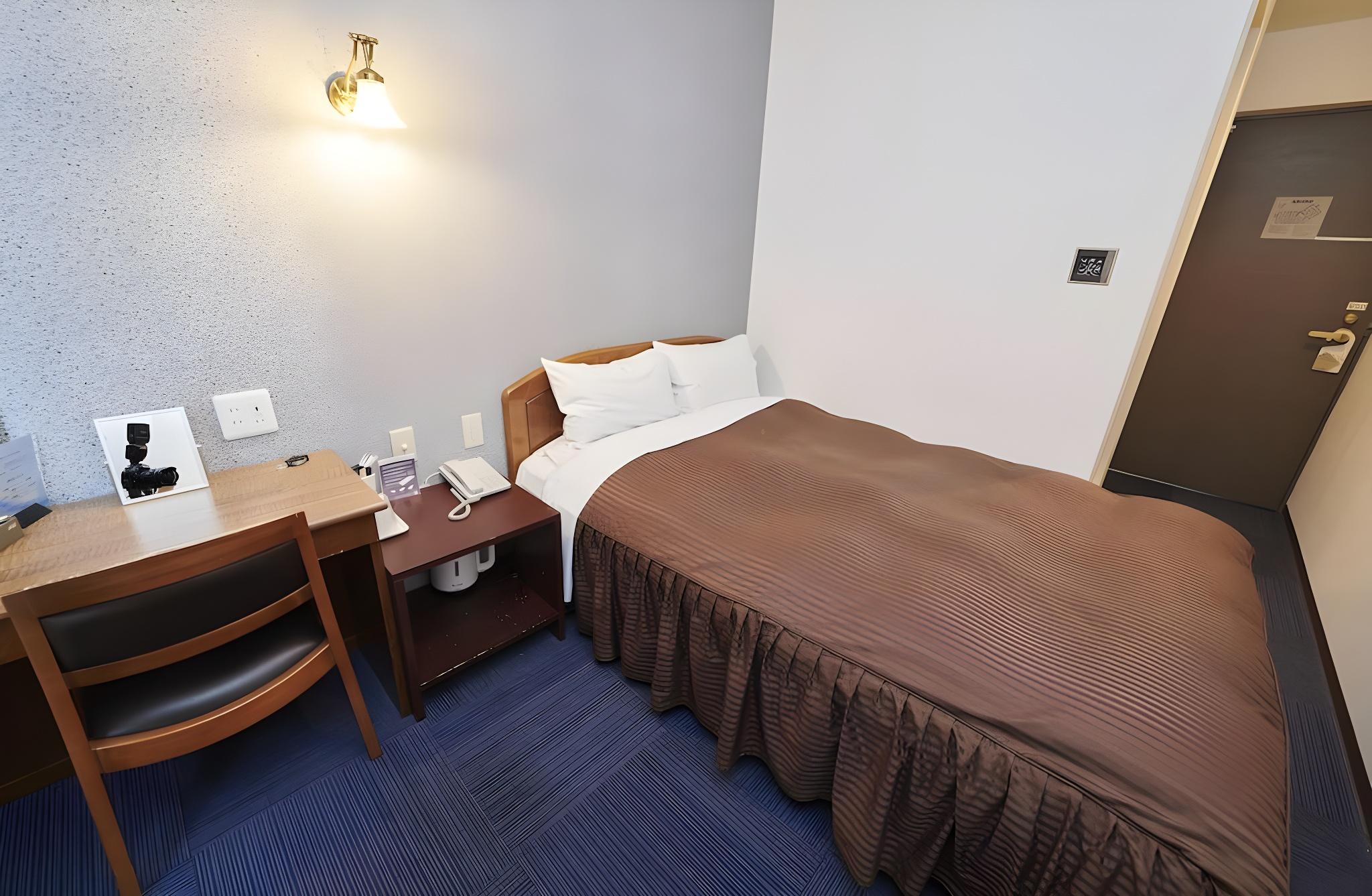 Semi Room, Semi Double Bed, Smoking