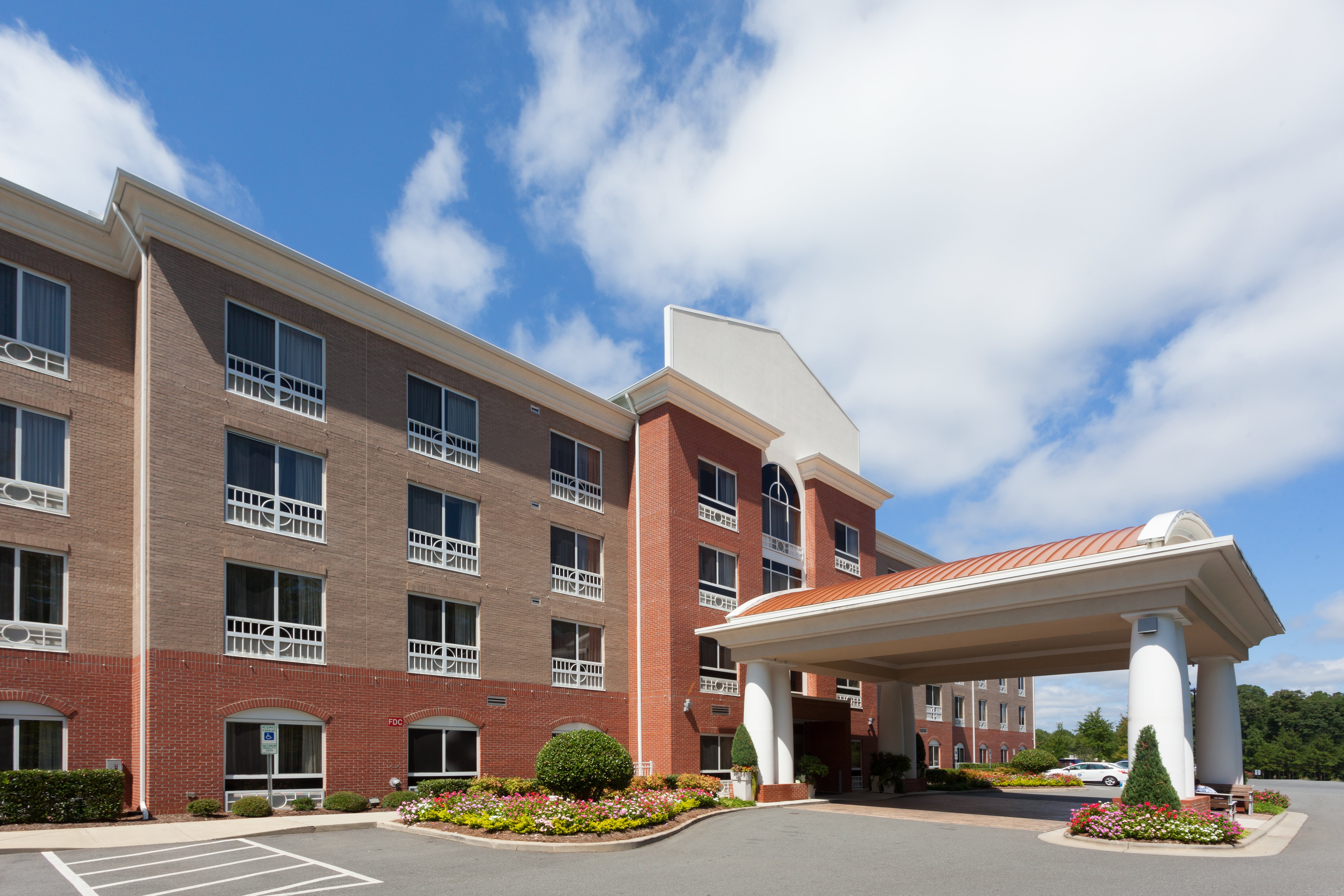 Holiday Inn Express Hotel and Suites Raleigh Sw Nc State 6/80