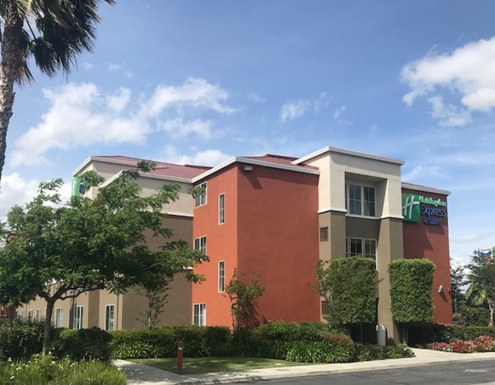 Holiday Inn Express Hotel & Suites Tracy 2/77