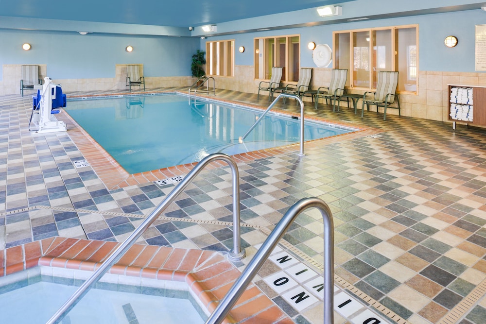 Holiday Inn Express Hotel & Suites Urbana-Champaign(U Of I Area) 7/74