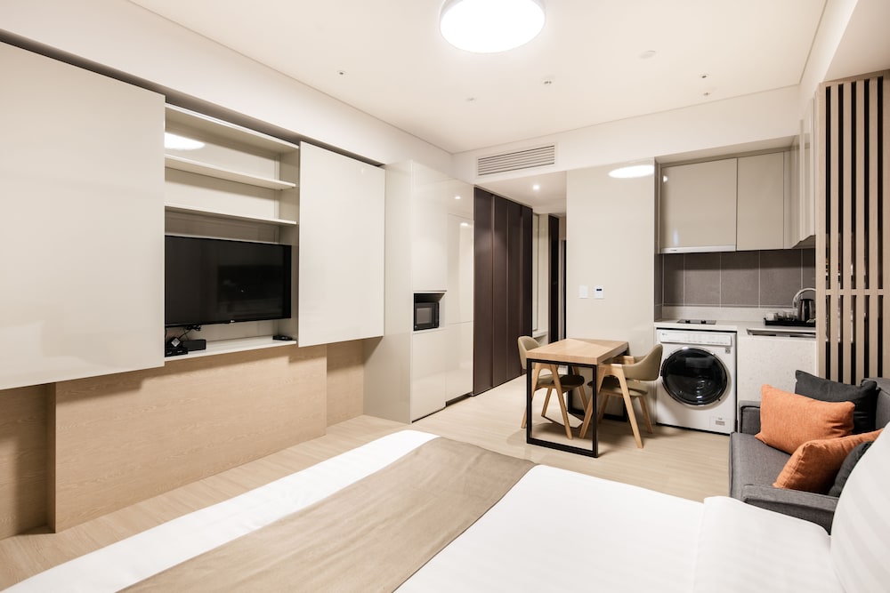 Golden Tulip Incheon Airport Hotel and Suites 33/63