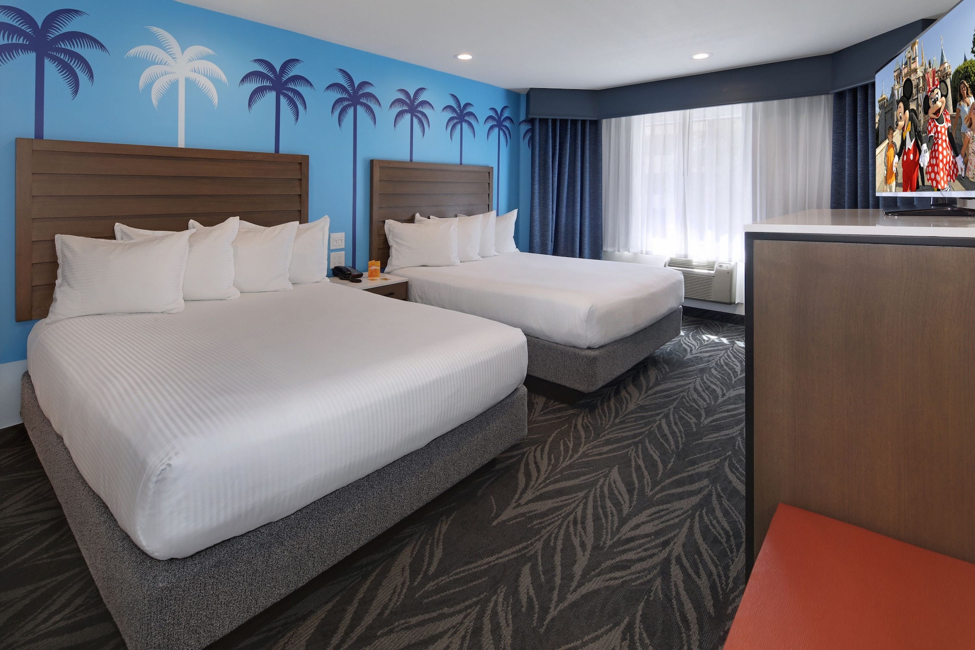 STANDARD, 2 QUEEN BEDS