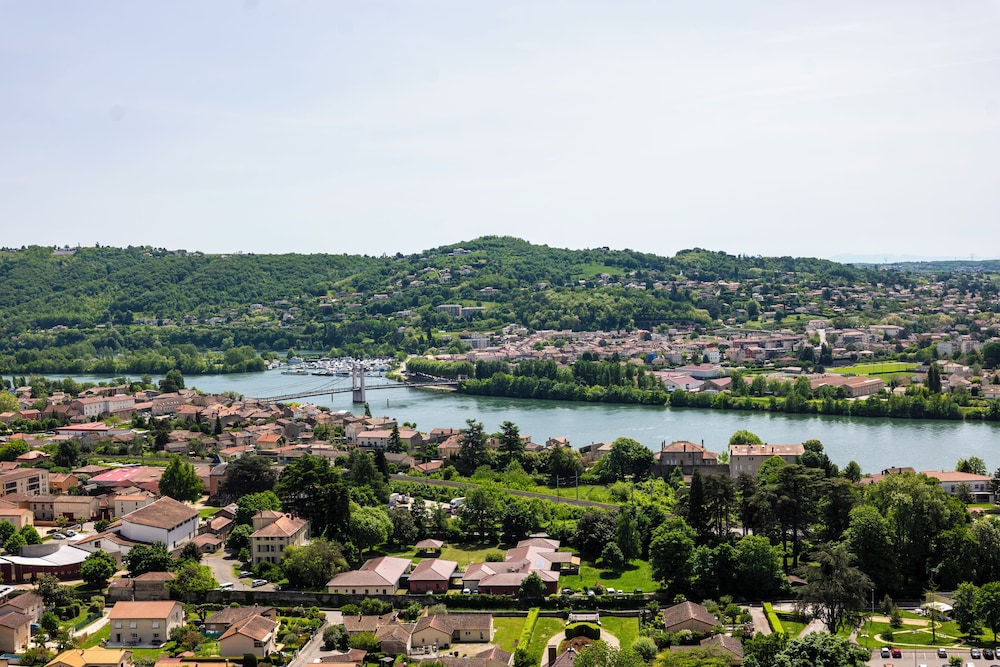 LE BEAU RIVAGE 52/58