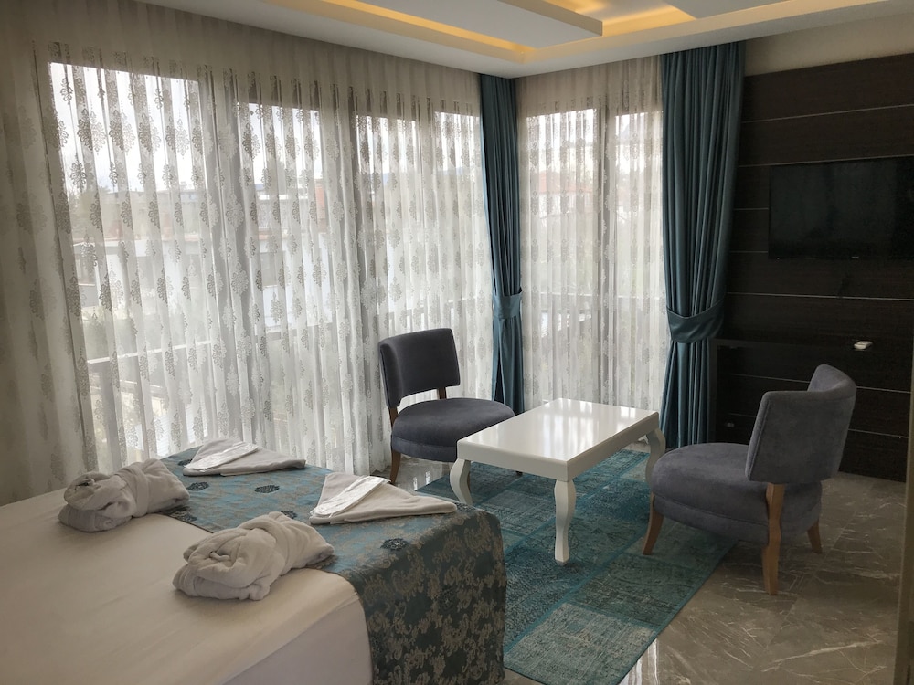 Venus Hotel 30/37