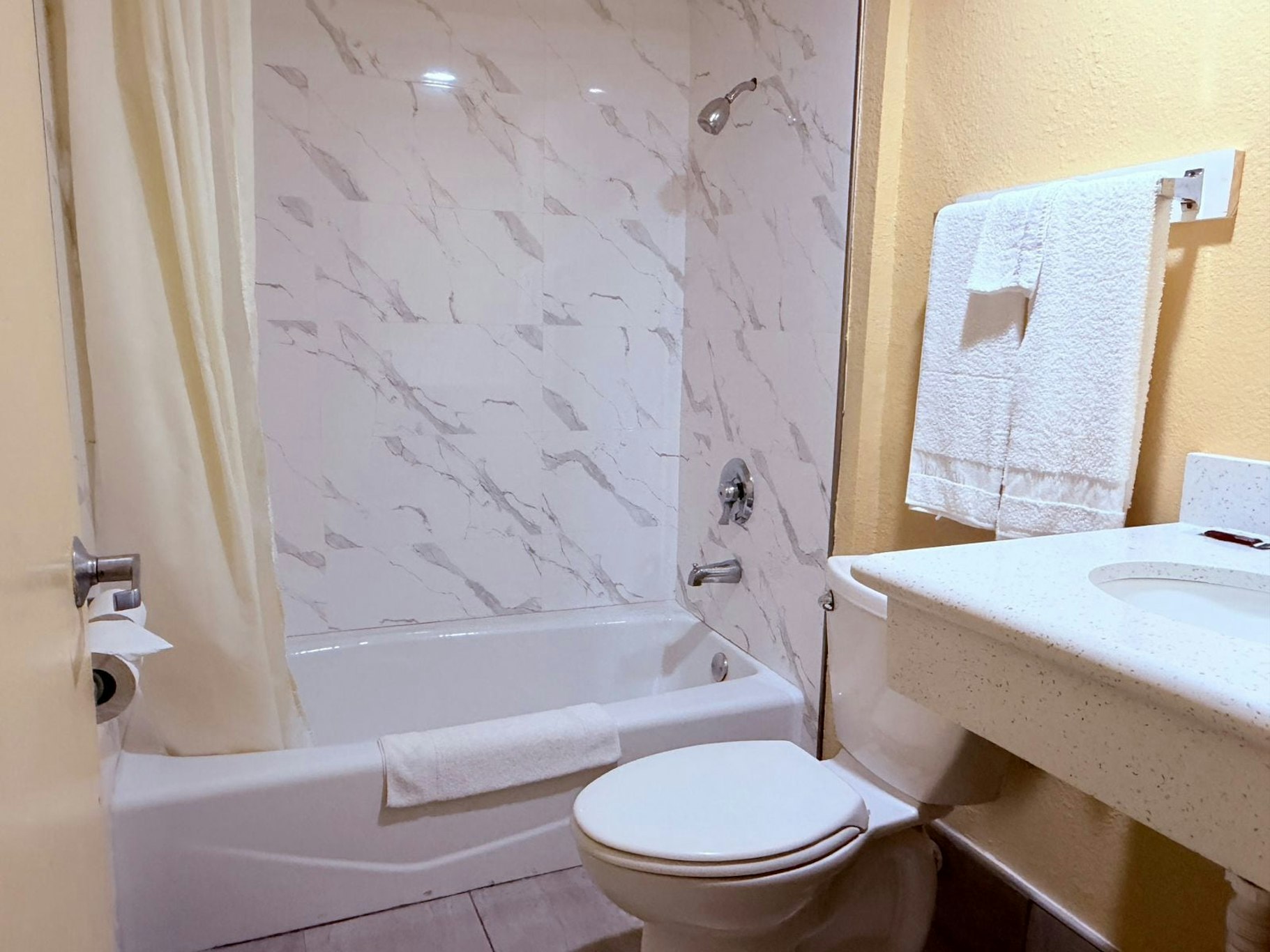 Aloha Inn McAllen Airport near Medical center Tx 37/40