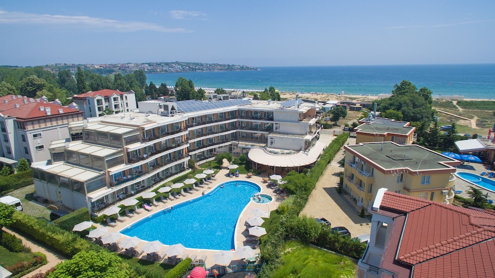 Miramar Hotel 6/50