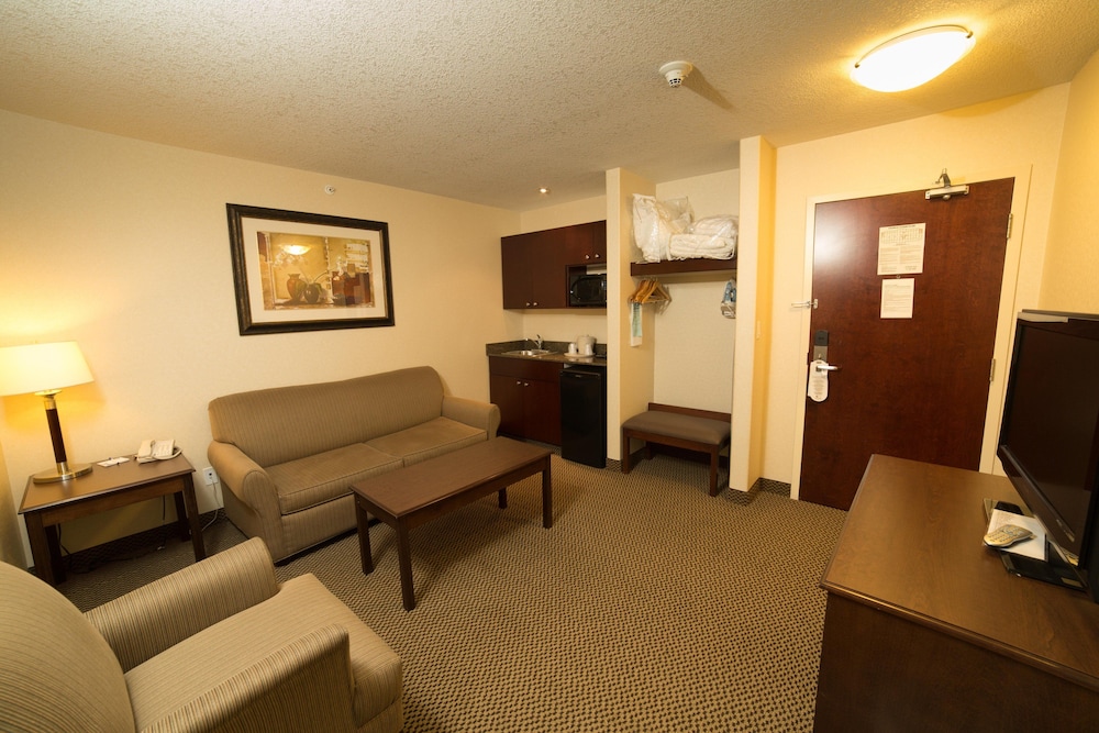 Holiday Inn Express Suites Slave Lake 45/69