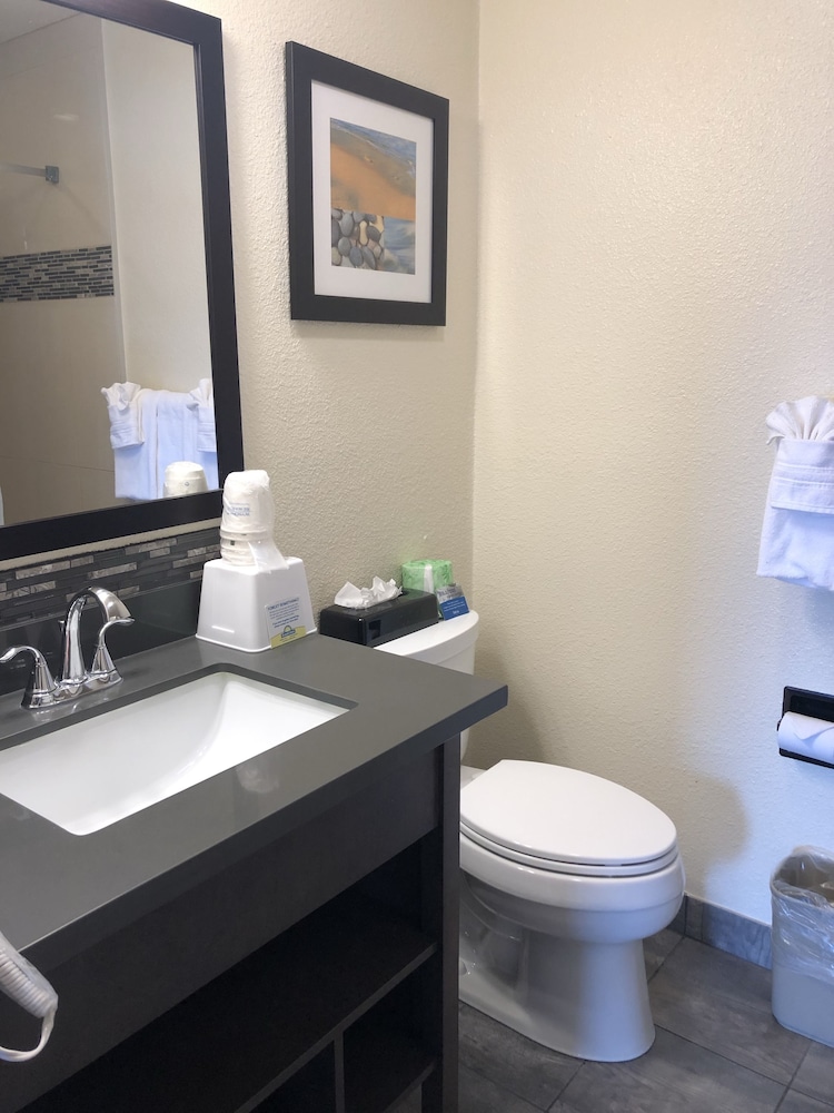 Days Inn By Wyndham Monterey-Fisherman's Wharf Aquarium 10/18