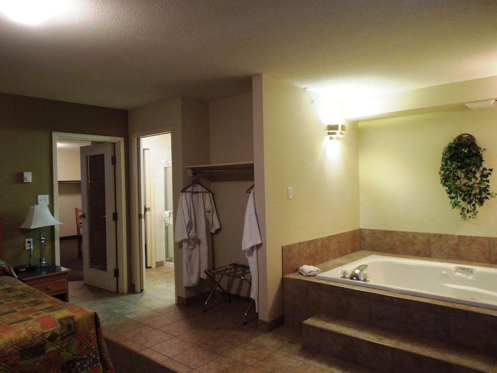 Walking Eagle Inn & Lodge 47/48