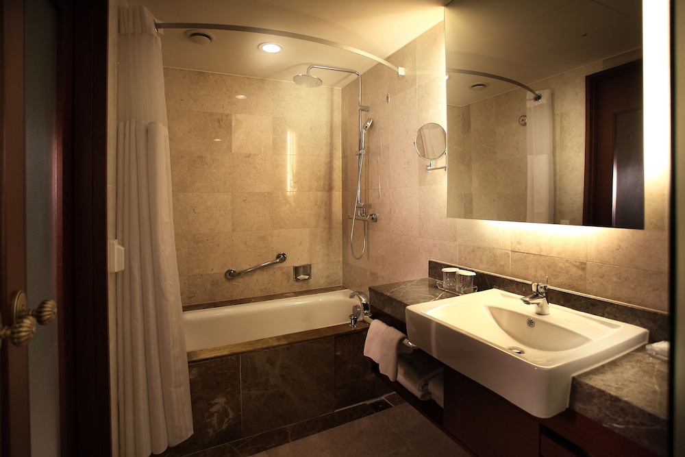 Koreana Hotel 38/64