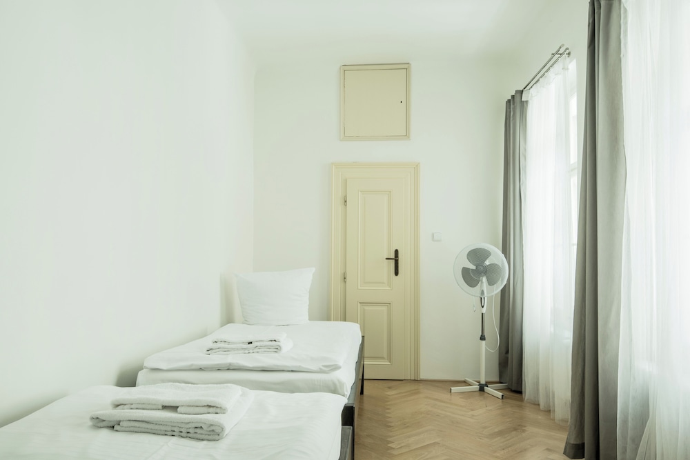 Charles Bridge Hostel & Apartments 60/98