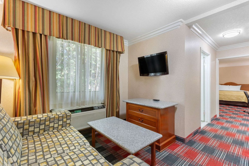 Quality Inn & Suites Oceanside Near Camp Pendleton 27/50