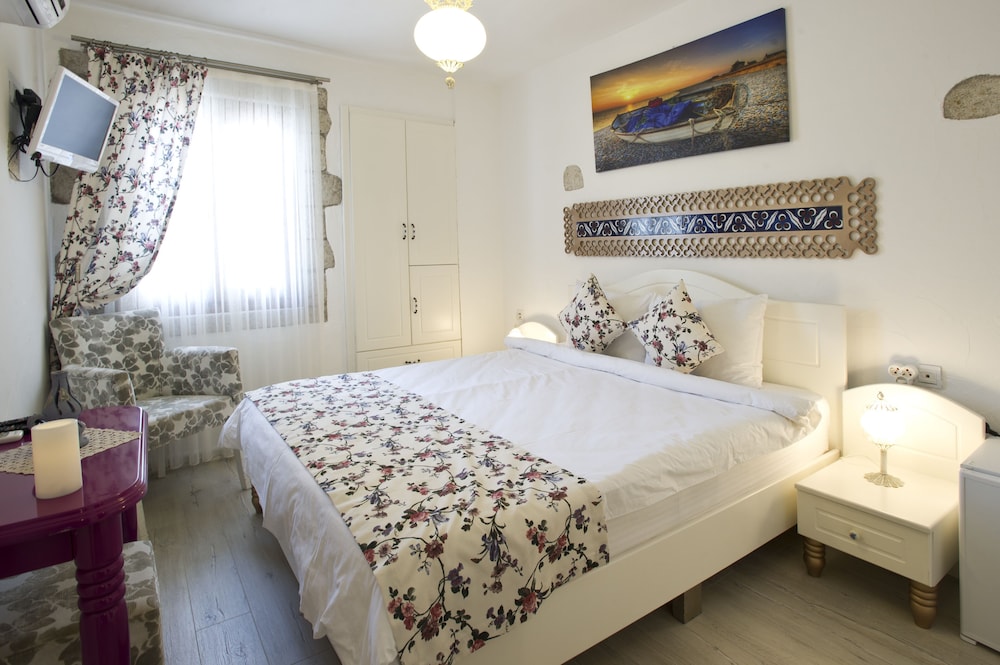 DELUXE, DOUBLE BED