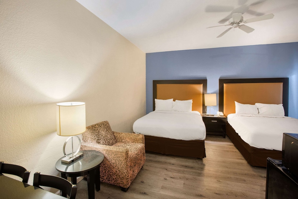 Days Inn by Wyndham Mackinaw City/Bridgeview Area 26/61