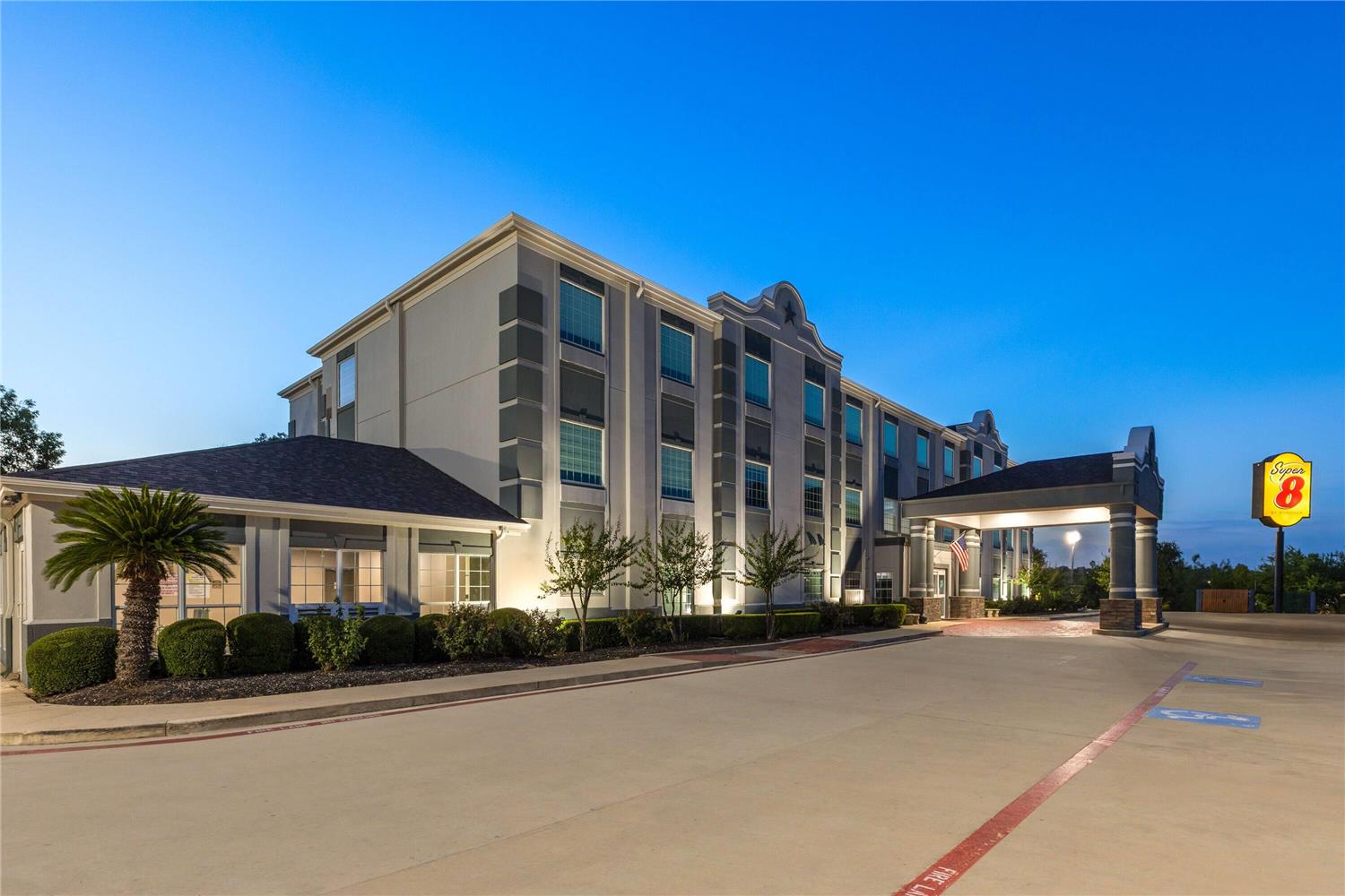 Super 8 By Wyndham San Antonio/Alamodome Area 35/38