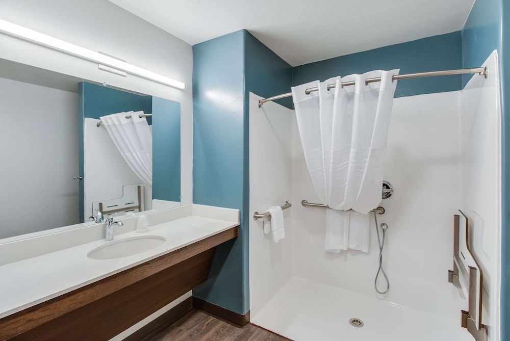 WoodSpring Suites Bakersfield Airport 27/27