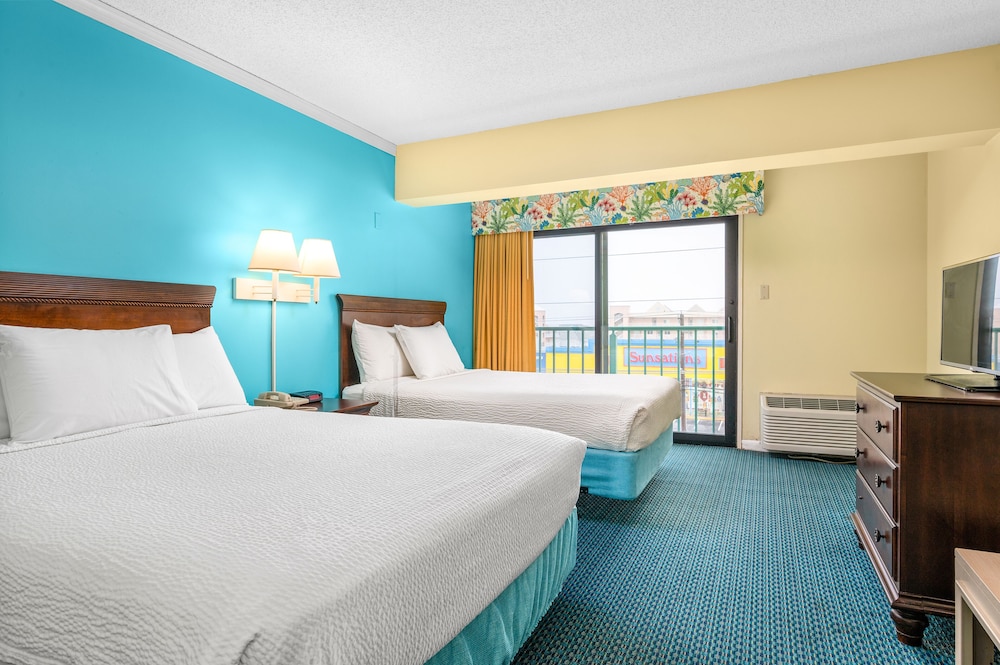 Cayman Suites Hotel 22/80