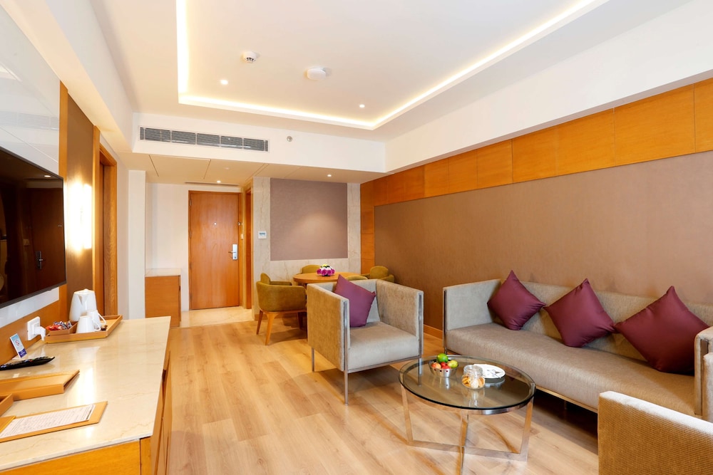 Nataraj Sarovar Portico 22/47
