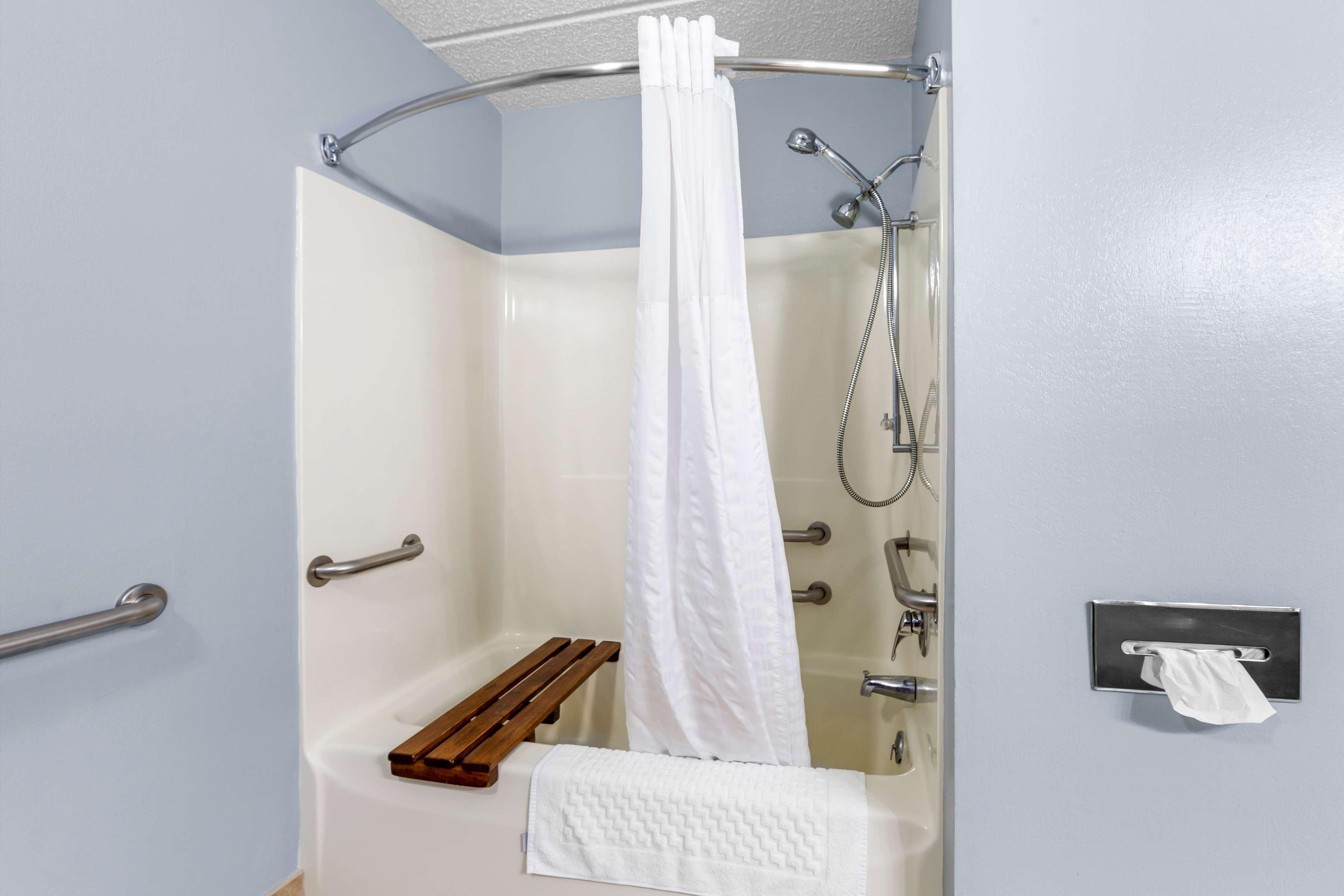 غرفة بسرير كينج، Quality Inn Barbourville, KY 6/6