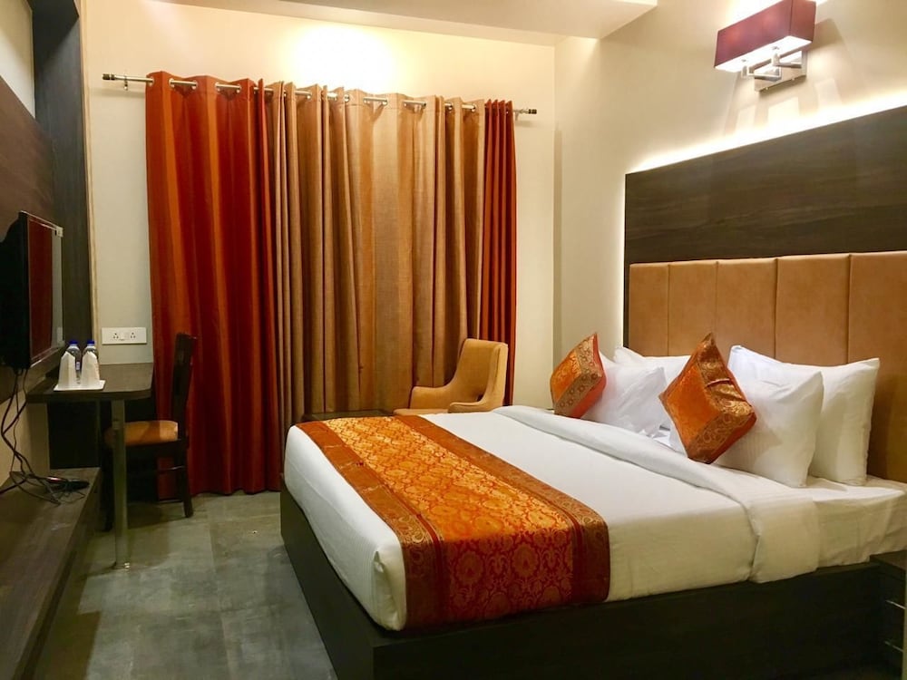 غرفة ديلوكس بسرير مزدوج، Hotel Abhinav International 2/2