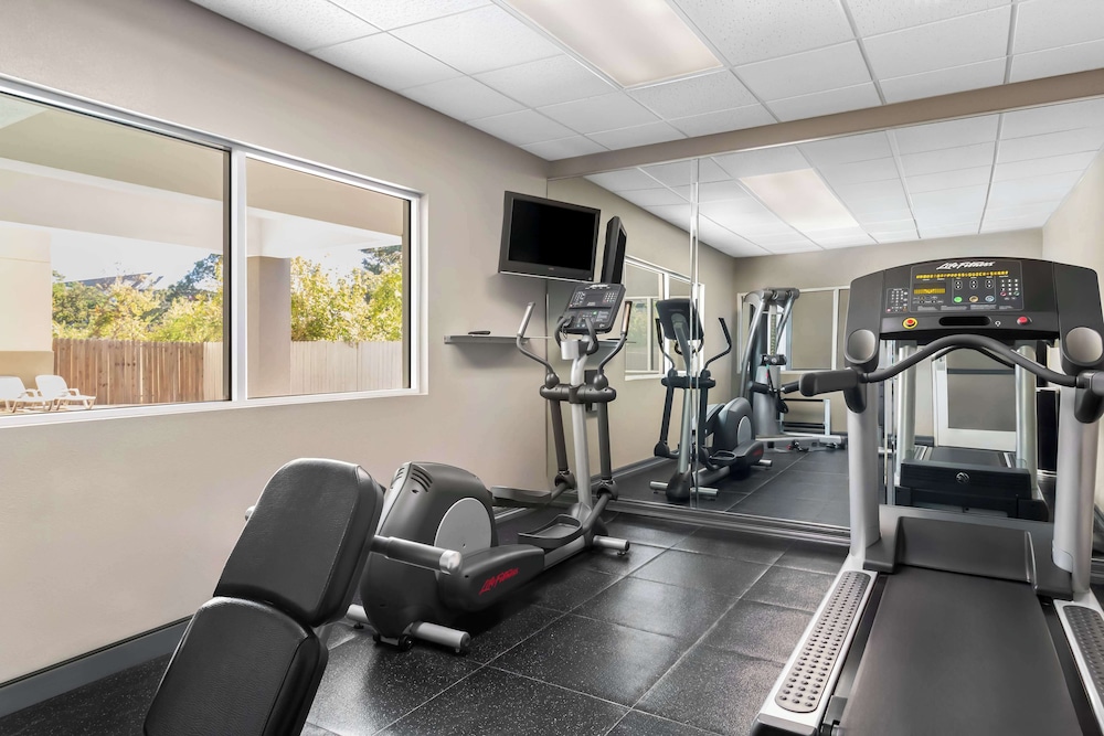 Sonesta Essential IAH Airport JFK Boulevard 28/53