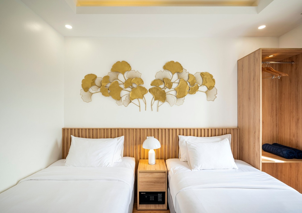 DELUXE, TWIN BEDS