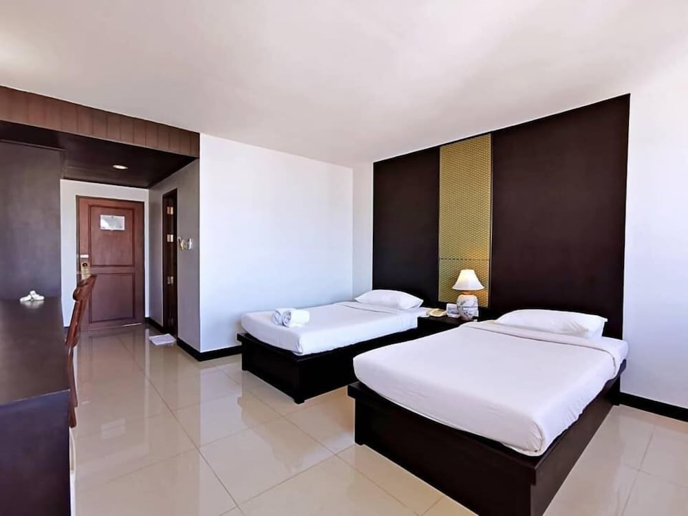 Standard, Twin Beds