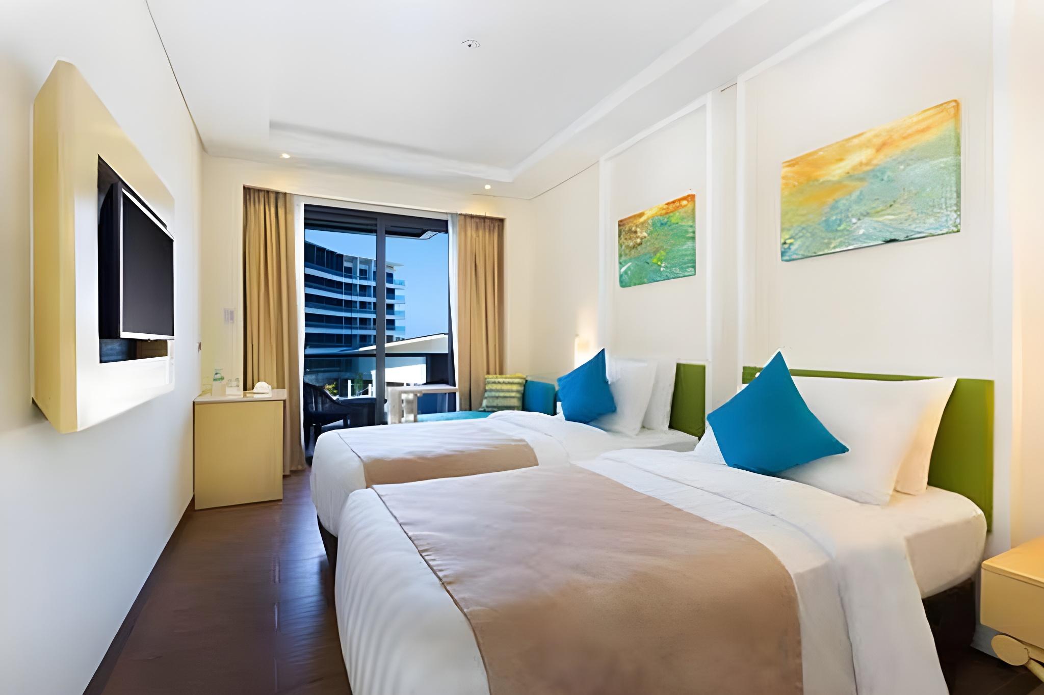 Deluxe, Twin Beds, Golf Course View