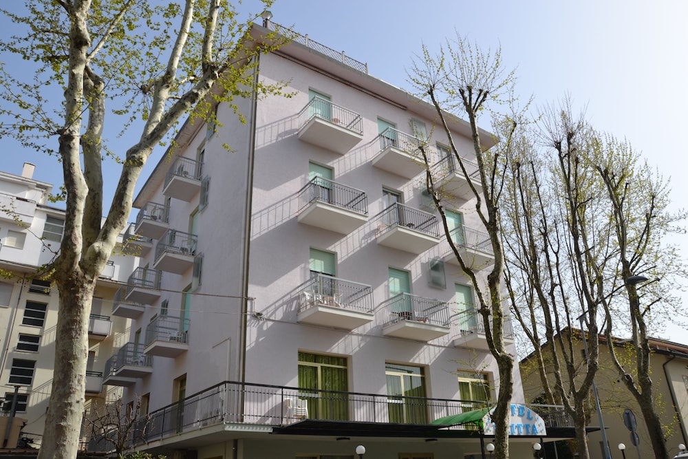 HOTEL BRITTA 2/26