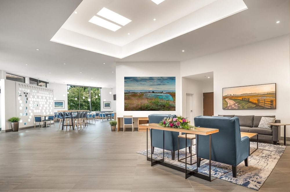 Coast Tsawwassen Inn 23/43