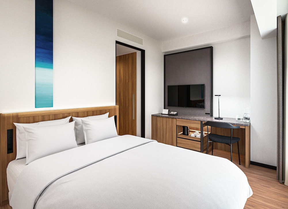 Room, Queen Bed, South Wing, High Floor