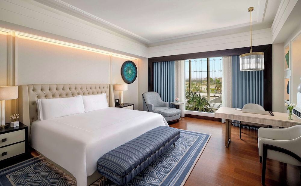 Premier, King Bed, Tropical View
